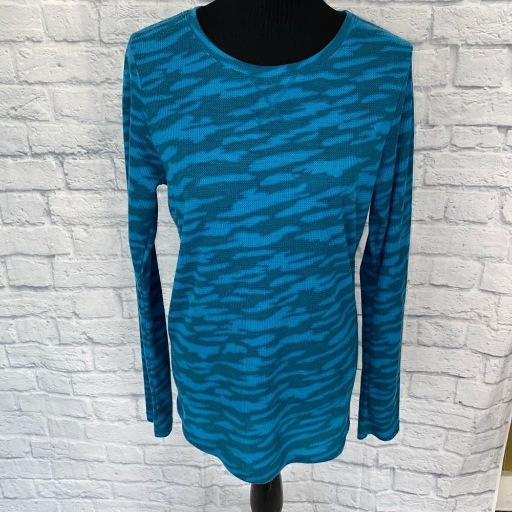Under Armour women L camo print all season gear fitted thermal shirt blue